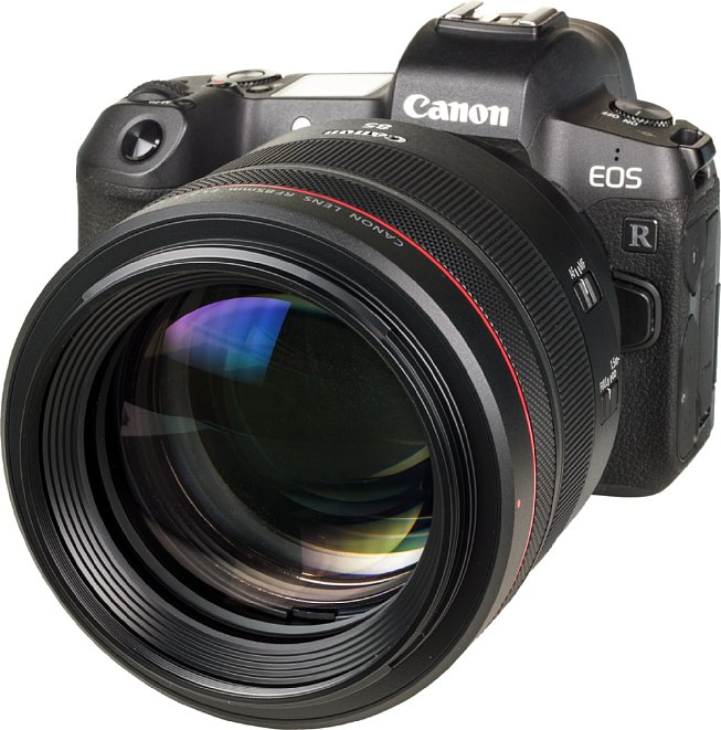 Bild Das Canon RF 85 mm F1.2L USM besitzt eine riesige Frontlinse. Das 82 mm Filtergewinde besteht, wie das gesamte Gehäuse, allerdings nur aus Kunststoff. [Foto: MediaNord]