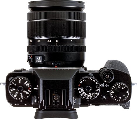 Bild Typisch für eine Retrokamera wie die Fujifilm X-T3 sind die auf der Oberseite angeordneten Direktwahlräder für die Belichtungsparameter. [Foto: MediaNord]