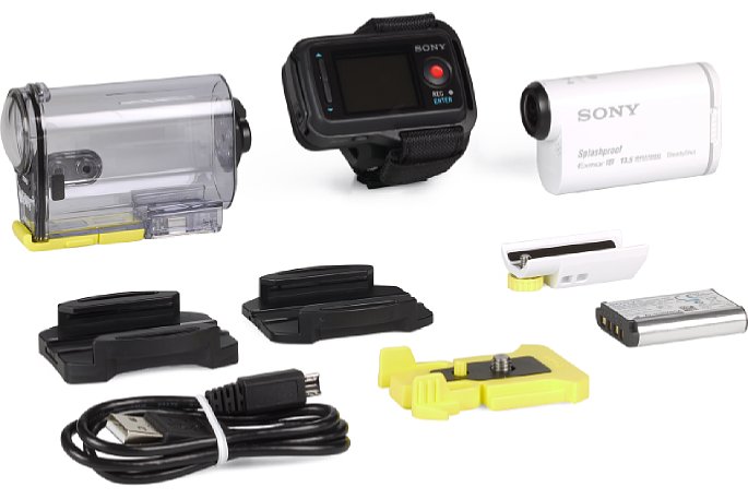Bild Lieferumfang des Kit Sony HDR-A100VR: Schutzgehäuse, Livebild-Fernbedienung, die Kamera HDR-A100V, Akku, Stativadapter, je eine Klebehalterung für gerade und gewölbte Oberflächen, der dazugehörige Adapter sowie ein Mikro-USB-Kabel. [Foto: MediaNord]