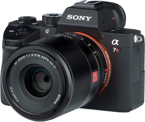 Bild Optisch passt das Viltrox AF 35 mm F1.8 FE nahtlos and die Sony Alpha Kameras. [Foto: MediaNord]