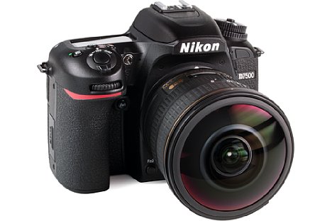 Bild Das Nikon AF-S 8-15 mm 1:3.5-4.5E ED Fisheye eignet sich auch für das APS-C-Format, hier an der Nikon D7500. [Foto: MediaNord]
