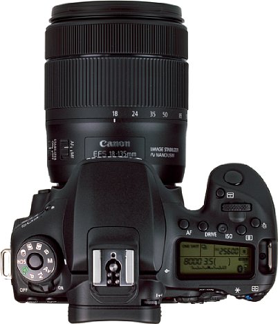Bild Neben dem Monitor auf der Rückseite steht dem Fotografen auch ein beleuchtetes LC-Display auf der Kameraoberseite zur Verfügung. [Foto: MediaNord]