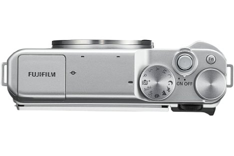 Bild Dank eingebautem WLAN kann die Fujifilm X-A10 nicht nur ferngesteuert werden, sondern teilt ihre Aufnahmen auch mit Smartphones. [Foto: Fujifilm]