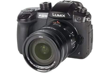 Bild Die Panasonic Lumix DC-GH5 ist die mit Abstand größte Micro-Four-Thirds-Kamera. Sie nimmt es größenmäßig problemlos mit DSLRs auf. [Foto: MediaNord]