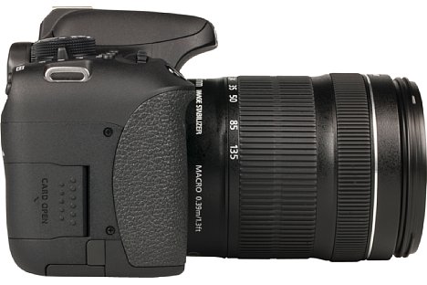 Bild Der Handgriff der Canon EOS 750D und 760D ist großzügig und griffig gummiert, könnte aber gerne für mehr Halt etwas größer ausfallen. [Foto: MediaNord]